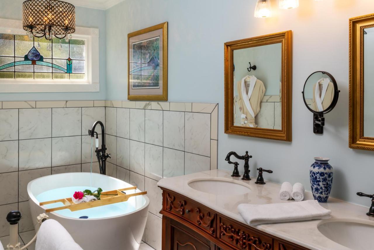 Arsenic And Old Lace Bed & Breakfast Inn Eureka Springs Extérieur photo